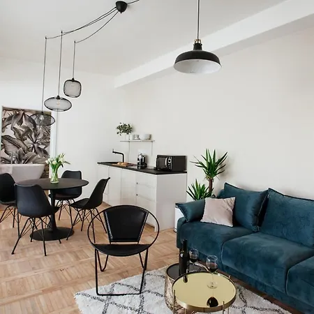 Great Chill Boutique #11 By Goodnite Cz Daire *