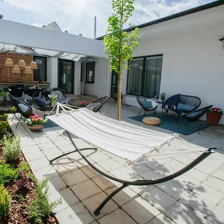 Great Chill Boutique #11 By Goodnite Cz Daire